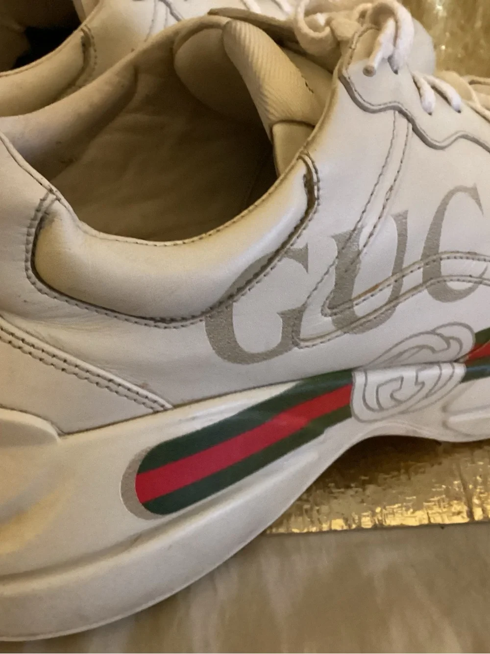 Gucci Cream Leather Low-Top Sneakers with Red & Green Stripe